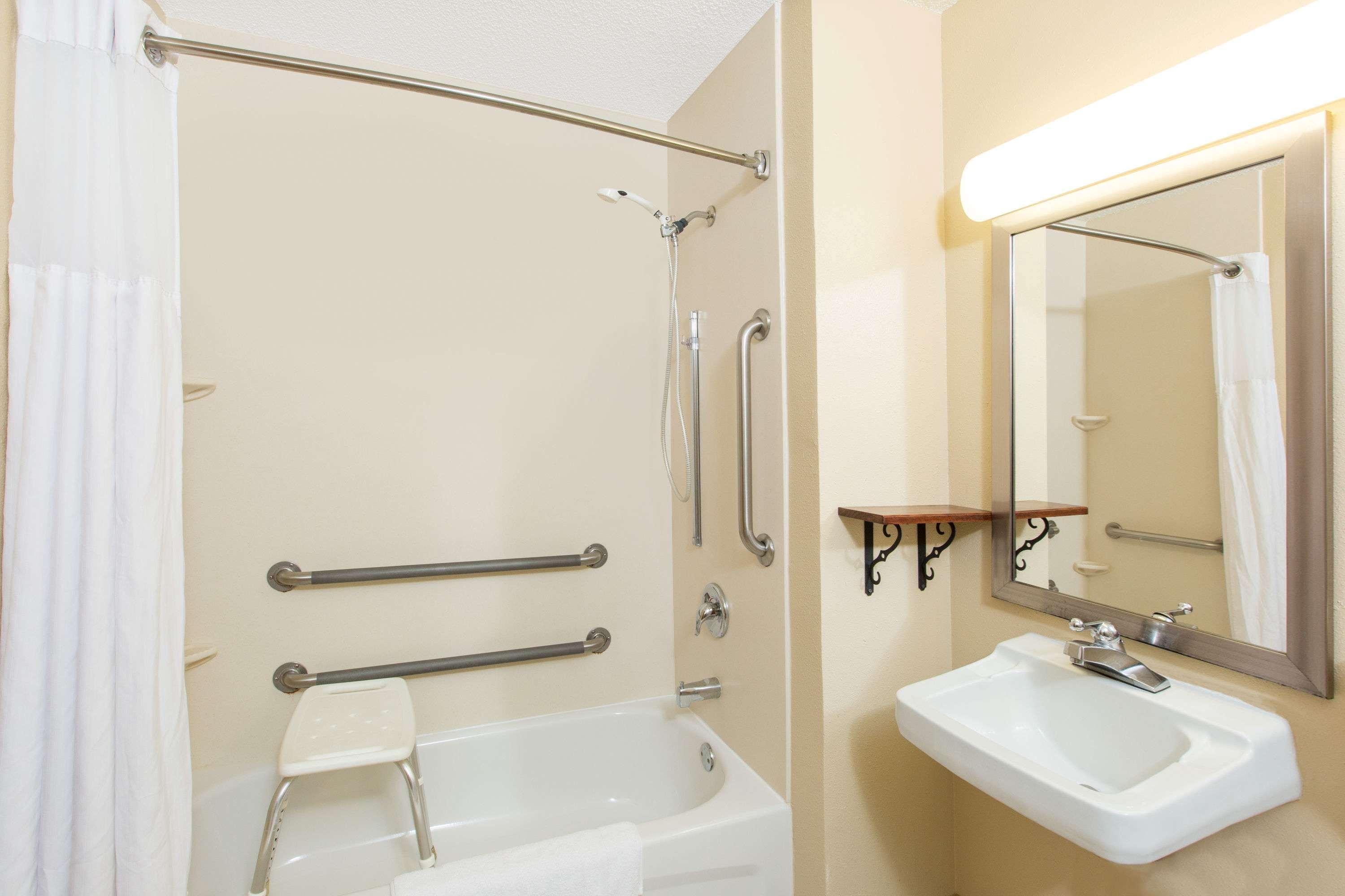 Hotel Super 8 By Wyndham Fairmont Zewnętrze zdjęcie