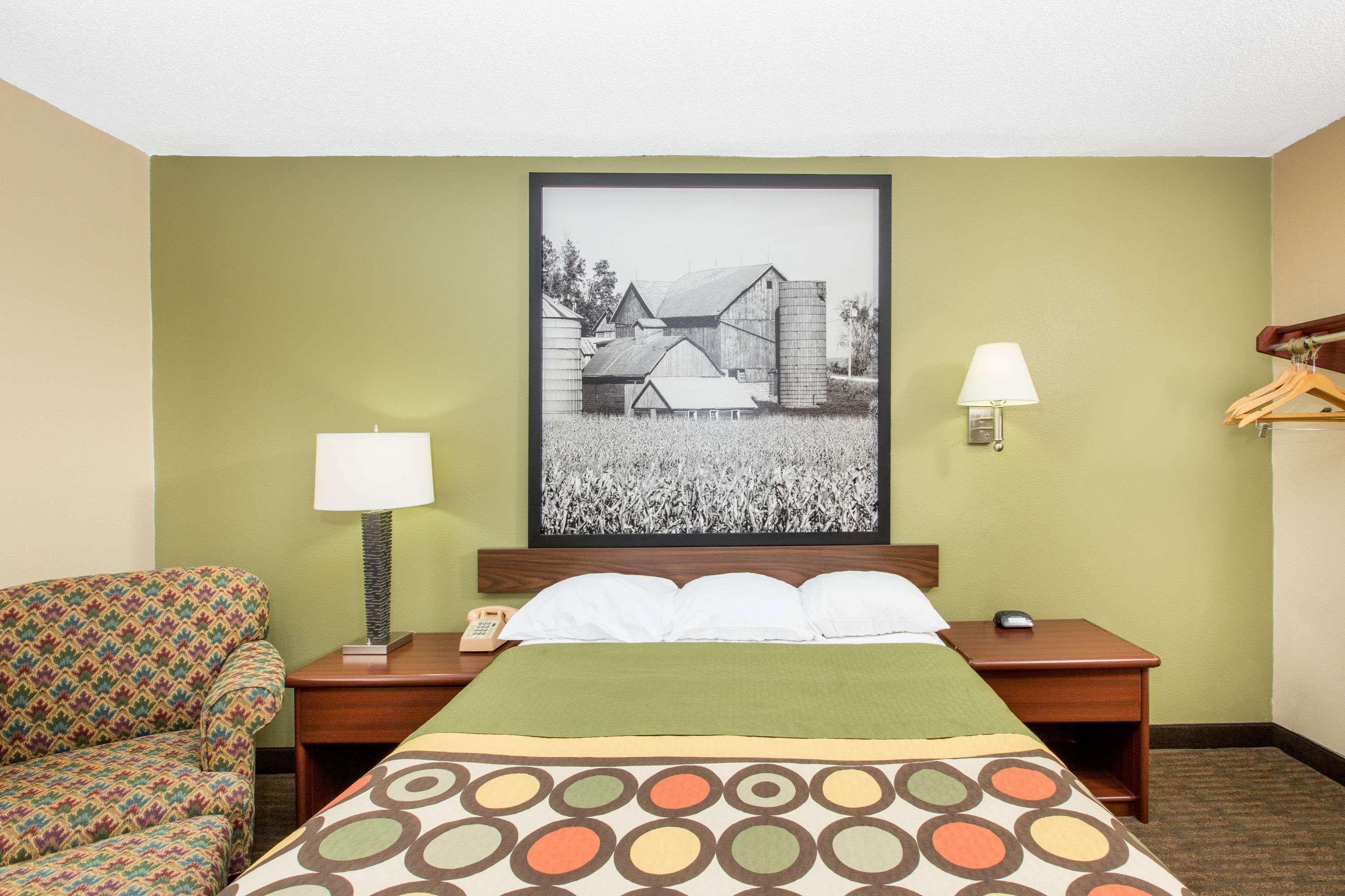 Hotel Super 8 By Wyndham Fairmont Zewnętrze zdjęcie