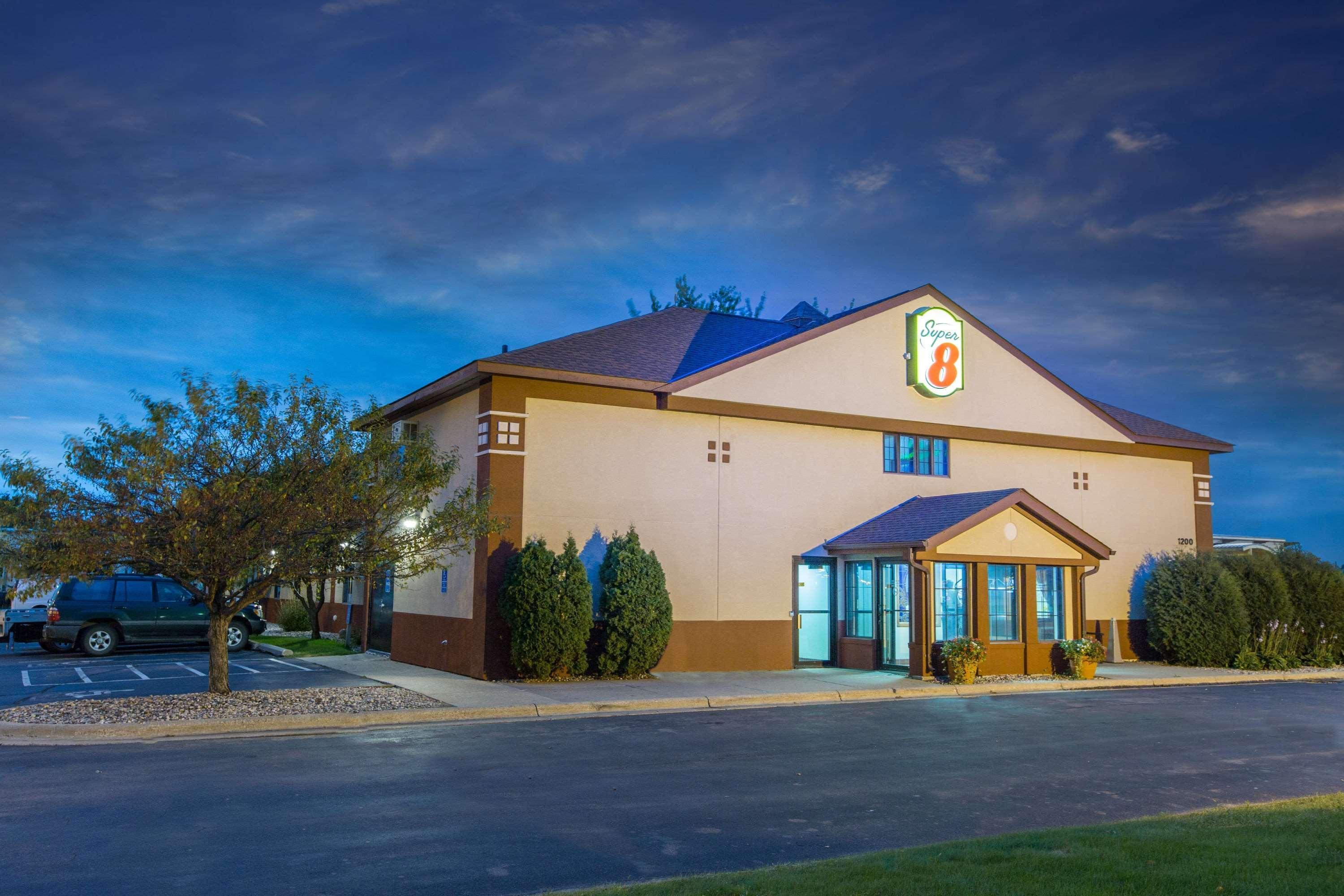 Hotel Super 8 By Wyndham Fairmont Zewnętrze zdjęcie