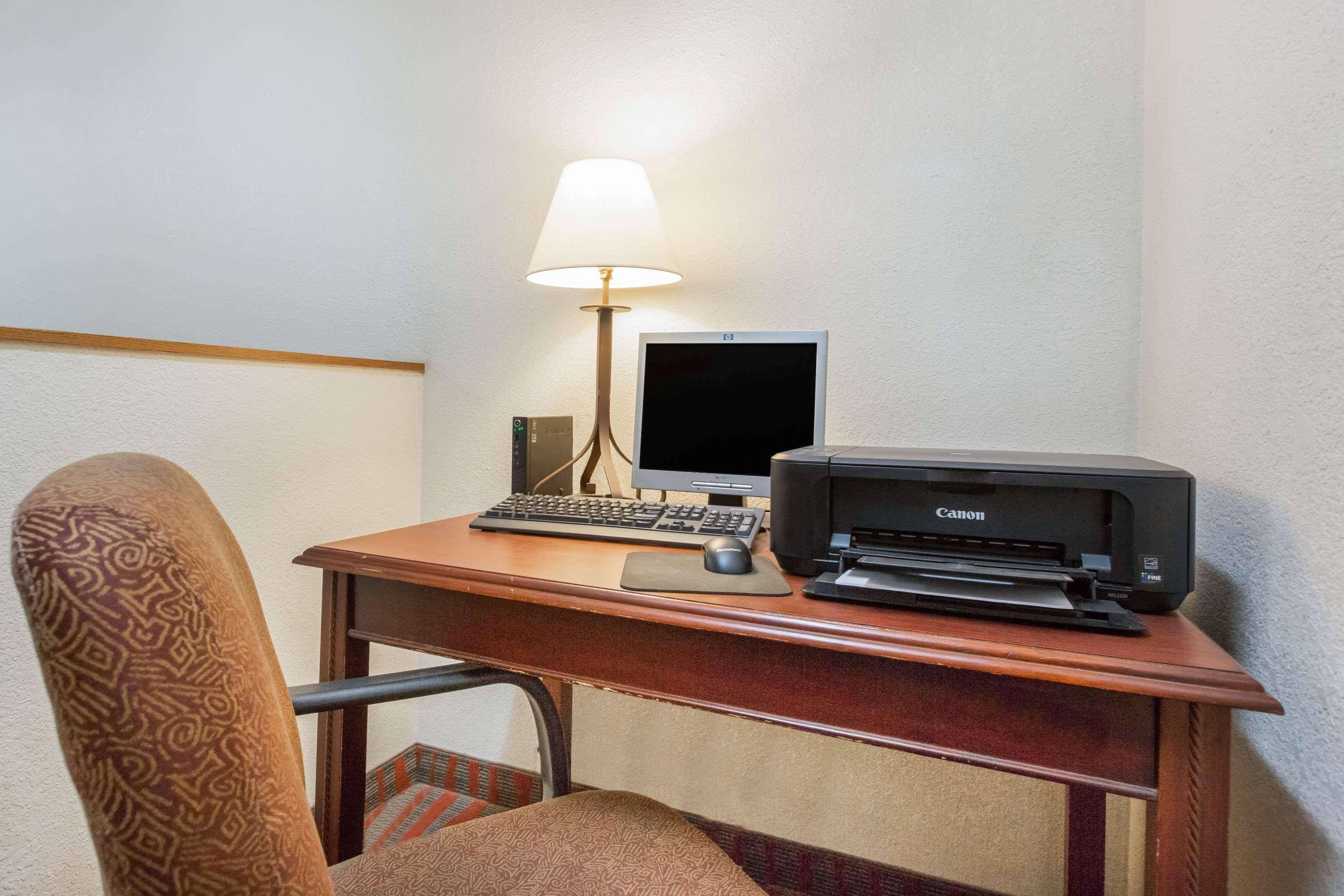 Hotel Super 8 By Wyndham Fairmont Zewnętrze zdjęcie