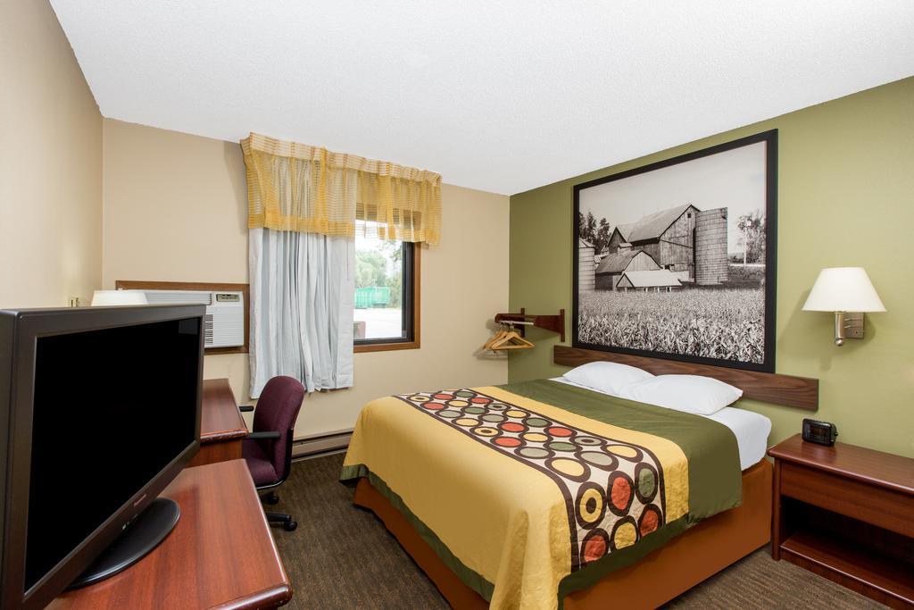 Hotel Super 8 By Wyndham Fairmont Zewnętrze zdjęcie