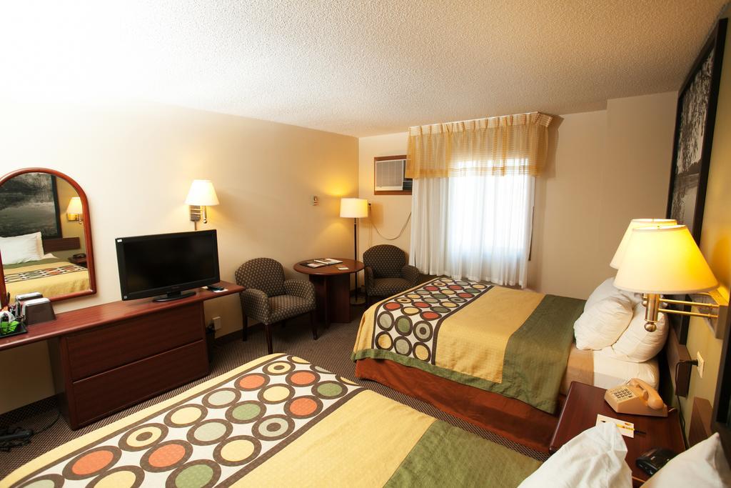 Hotel Super 8 By Wyndham Fairmont Zewnętrze zdjęcie