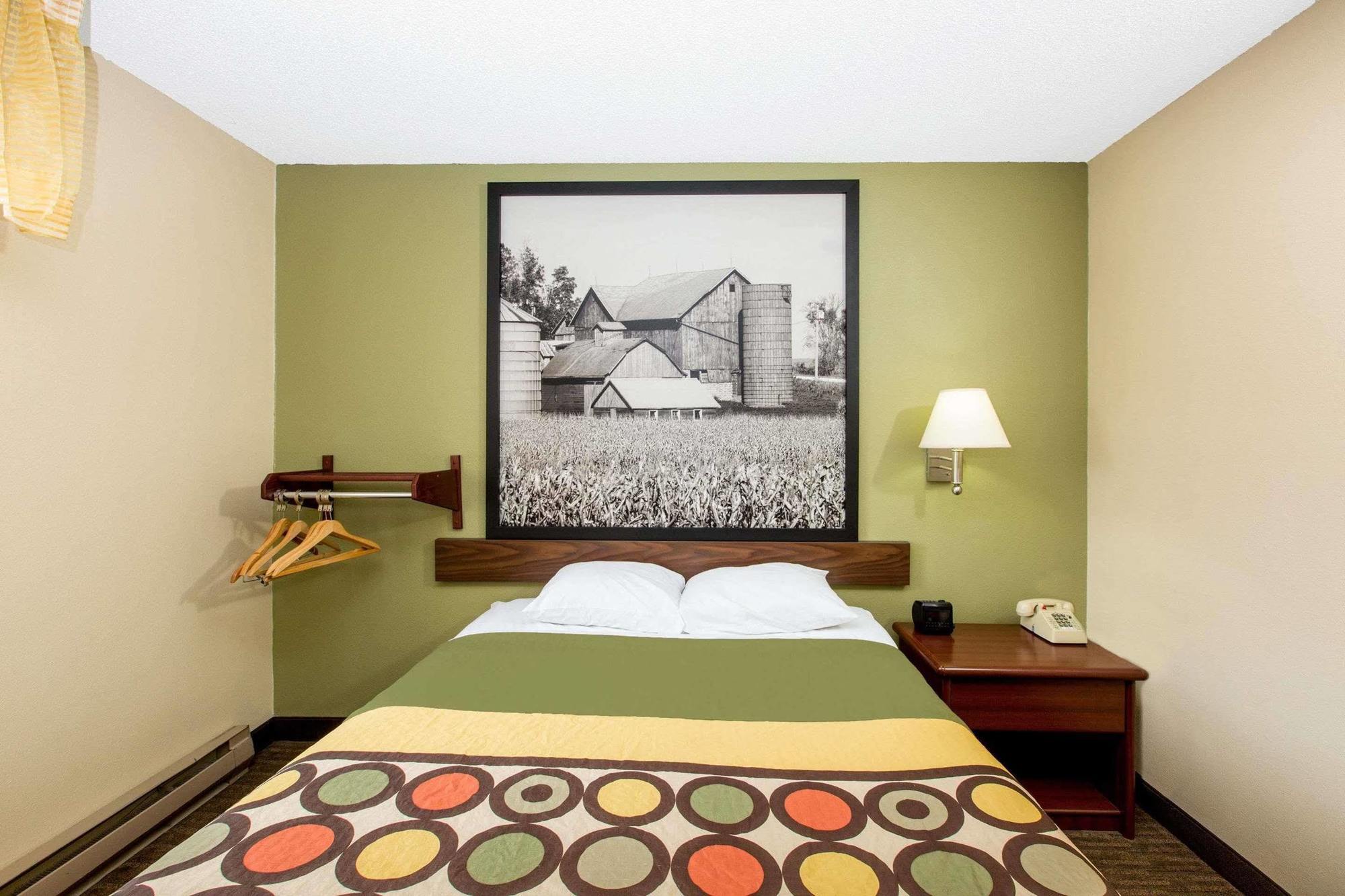 Hotel Super 8 By Wyndham Fairmont Zewnętrze zdjęcie
